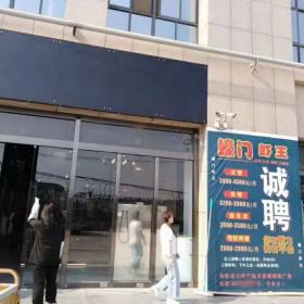 西安華鑫天悅城蠔門蝦王飯店餐桌椅交貨現(xiàn)場